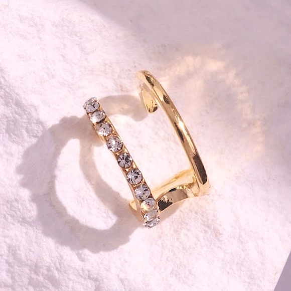 ⚜️[𝟯/$𝟭𝟴]⚜️NEW Gold Rhinestone Wrap Earring - Picture 5 of 9